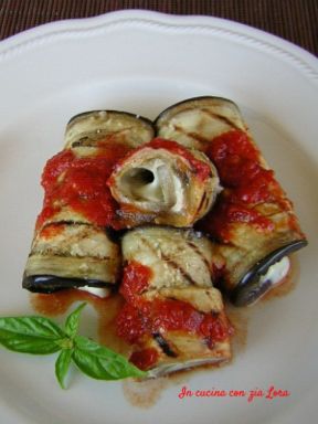 Involtini di melanzane con mozzarella