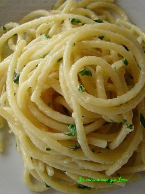 Spaghetti al limone ed erbe aromatiche