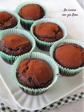 Muffin al cioccolato con ricotta e marmellata
