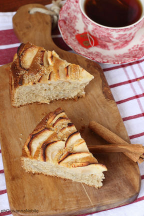 Torta di mele semi integrale con noci, nocciole e mandorle