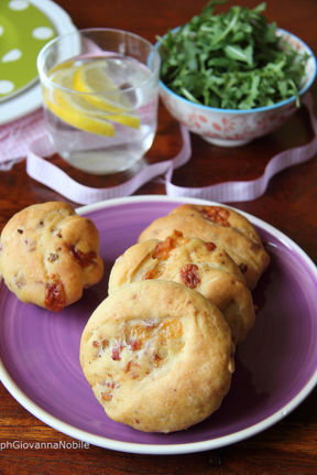 Mini casatielli di grano kamut con bacon Lenti, provolone stagionato e pecorino romano