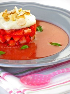Zuppetta di fragole con mousse alla banana