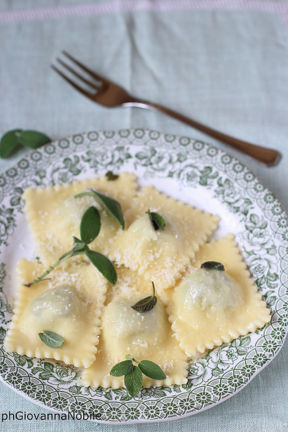 Agnolotti alla piemontese con prosciutto cotto Lenti & Lode Cuore spinaci e coste