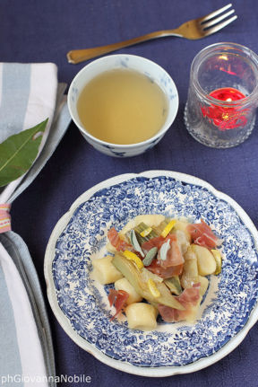 Gnocchi di ricotta con sugo di carciofi, prosciutto crudo toscano, salvia e rosmarino