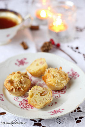 Mini muffin con prosciutto cotto Lenti & Lode Cuore e nocciole, abbinati a mele caramellate alle mandorle