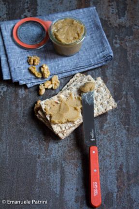 Burro di noci ricetta