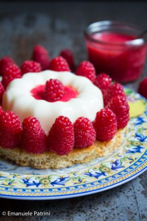 Dolce panna cotta e lamponi ricetta