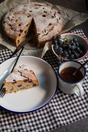 Torta uva fragola senza uova e burro ricetta