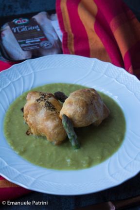 Alette di pollo in sfoglia e asparagi ricetta