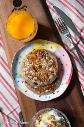 Pancake ai cereali e mirtilli rossi ricetta