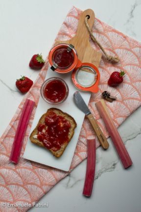 Confettura rabarbaro e fragole ricetta