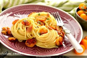 Linguine con pomodorini gialli gratinati, alici e maggiorana