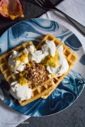 Waffles con frutto della passione ricetta