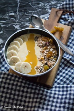 Breakfast bowl mango e banana ricetta