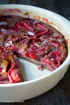 Clafoutis fragole e cacao ricetta
