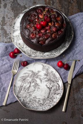 Torta al cioccolato fondente e ciliegie ricetta