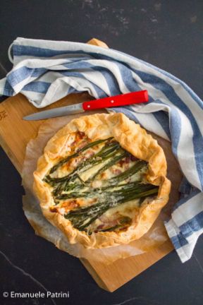 Torta salata asparagi e prosciutto crudo ricetta