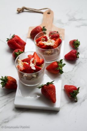 Mousse di fragole al bicchiere ricetta
