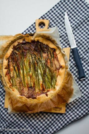 Torta salata asparagi e squacquerone ricetta