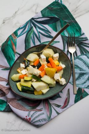 Insalata estica con cetrioli barattieri zucchine e pesche ricetta