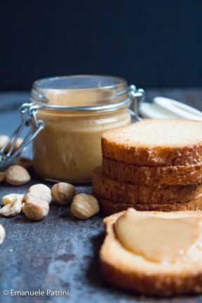 Burro di nocciole ricetta