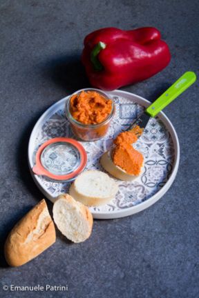 Hummus con peperoni ricetta