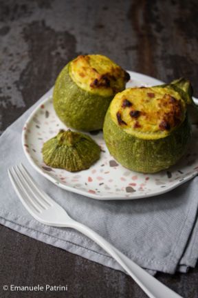 Zucchine tonde ripiene ricotta e curcuma ricetta