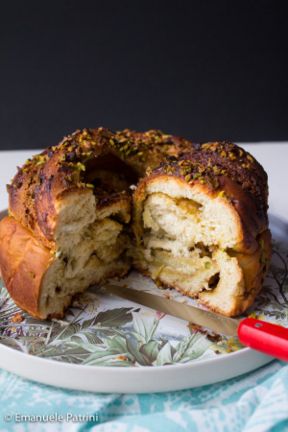 Torta pan brioche arrotolata ai pistacchi ricetta