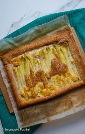 Torta salata con asparagi bianchi ricetta