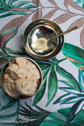 Gelato alla nocciola variegato ricetta
