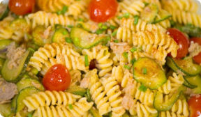 I nostri consigli e le nostre ricette per il Cenone di Capodanno: Pasta con Zucchine e Tonno.