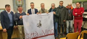 Consegna della bandiera Città del Vino a Moraro