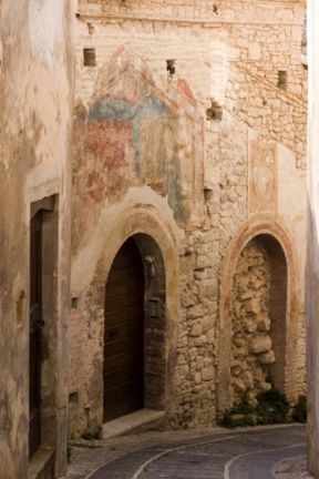 Nel borgo medievale di Trevi mercato del contadino