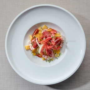 Insalata di gamberi rossi con mango bottarga sedano e caciotta pecorina