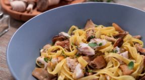 Tagliatelle ai funghi e sugo di ombrina