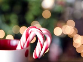 Come fare i candy canes, bastoncini di Natale