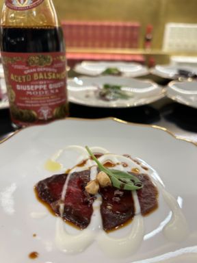 Carpaccio di pezzata rossa della Valtellina e balsamico Giusti