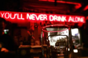 Caro pub, quanto ci mancano i tuoi assembramenti