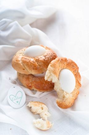 Ricetta nidi di pane, intrecci lievitati perfetti per la tavola di Pasqua