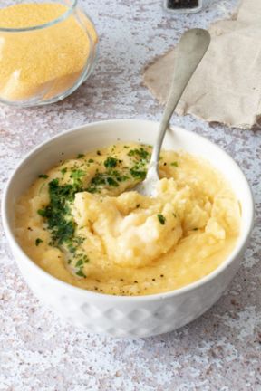 Ricetta polenta concia, il primo piatto della Valle d’Aosta, con burro e formaggio