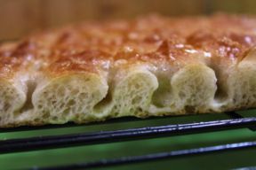 Ricetta – Focaccia genovese: metodo e trucchi per la fügassa perfetta