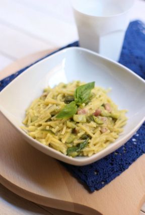 Ricetta pasta e zucchine risottata, preparare il pranzo con una pentola sola