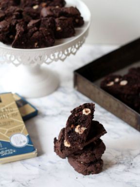 Ricetta biscotti cioccolato e nocciole, croccanti fuori e morbidi dentro