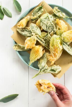 Ricetta fiori di zucca ripieni di ricotta e pancetta, un grande classico rivisitato