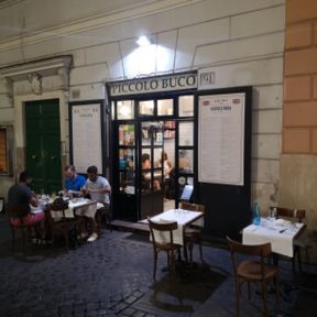 Pizzeria Piccolo Buco a Roma: recensione di un canotto” a Trevi