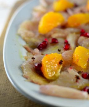 Ricetta carpaccio di branzino marinato, un antipasto fresco e profumato