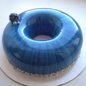 Fare torte con glasse a specchio sentendosi grandi pasticcieri