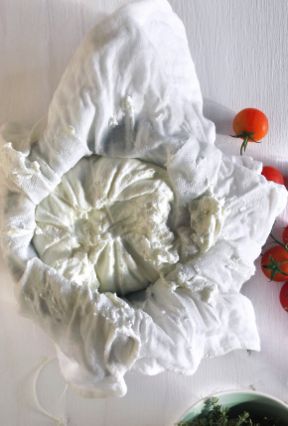 Pasta cremosa alle erbe e pomodorini