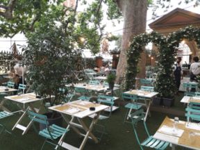 Osteria Bartolini a Bologna, recensione: buon pesce a prezzi onesti nel dehors più bello della città
