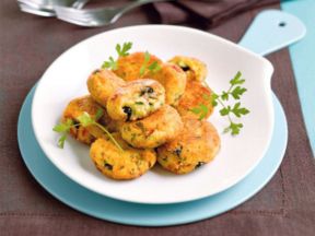 Magico Natale, ecco le ricette per le feste: polpette di merluzzo e patate.